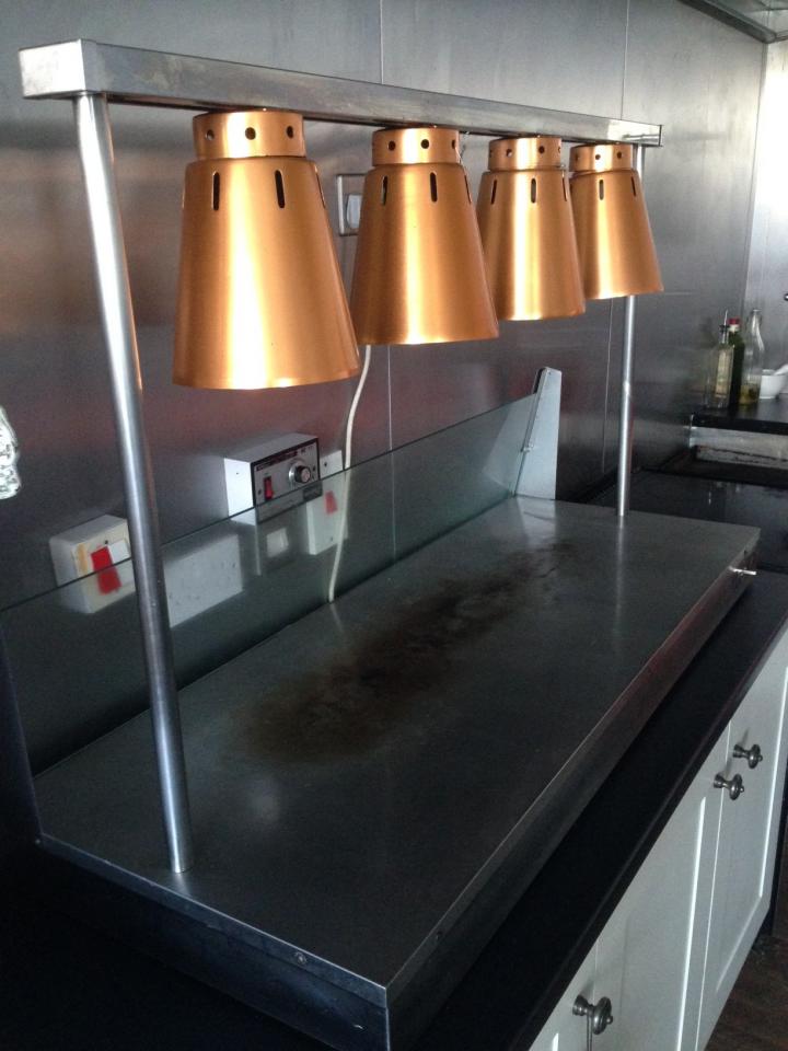 Carvery lamp 4 lights quick sale required Second Hand Catering